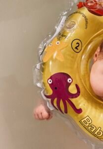 žaislai kūdikiams plaukimo ratas ant kaklo kudikiui