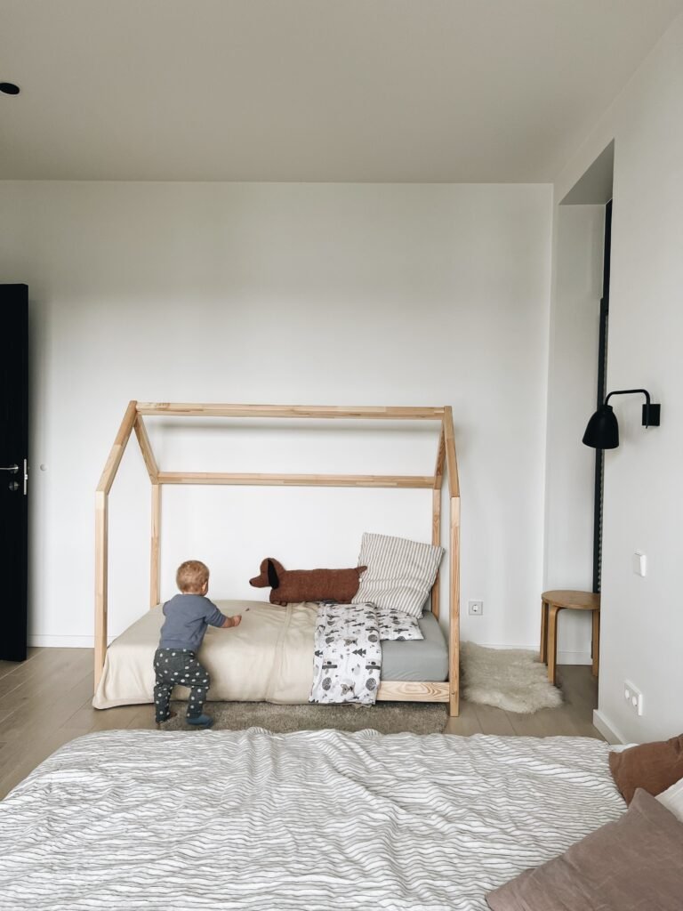 Montessori lova namelis kudikis lovyte kaip issirinkti zema lova